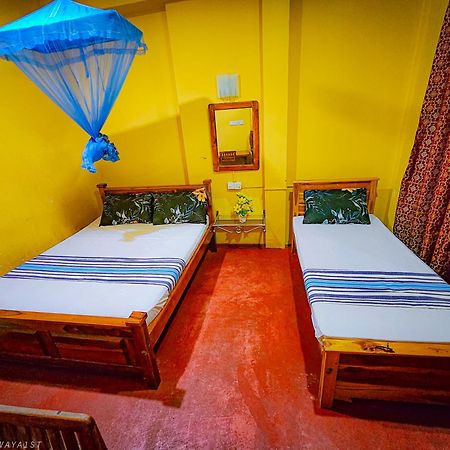 Dinesh Safari Homestay اوداوالاوي المظهر الخارجي الصورة