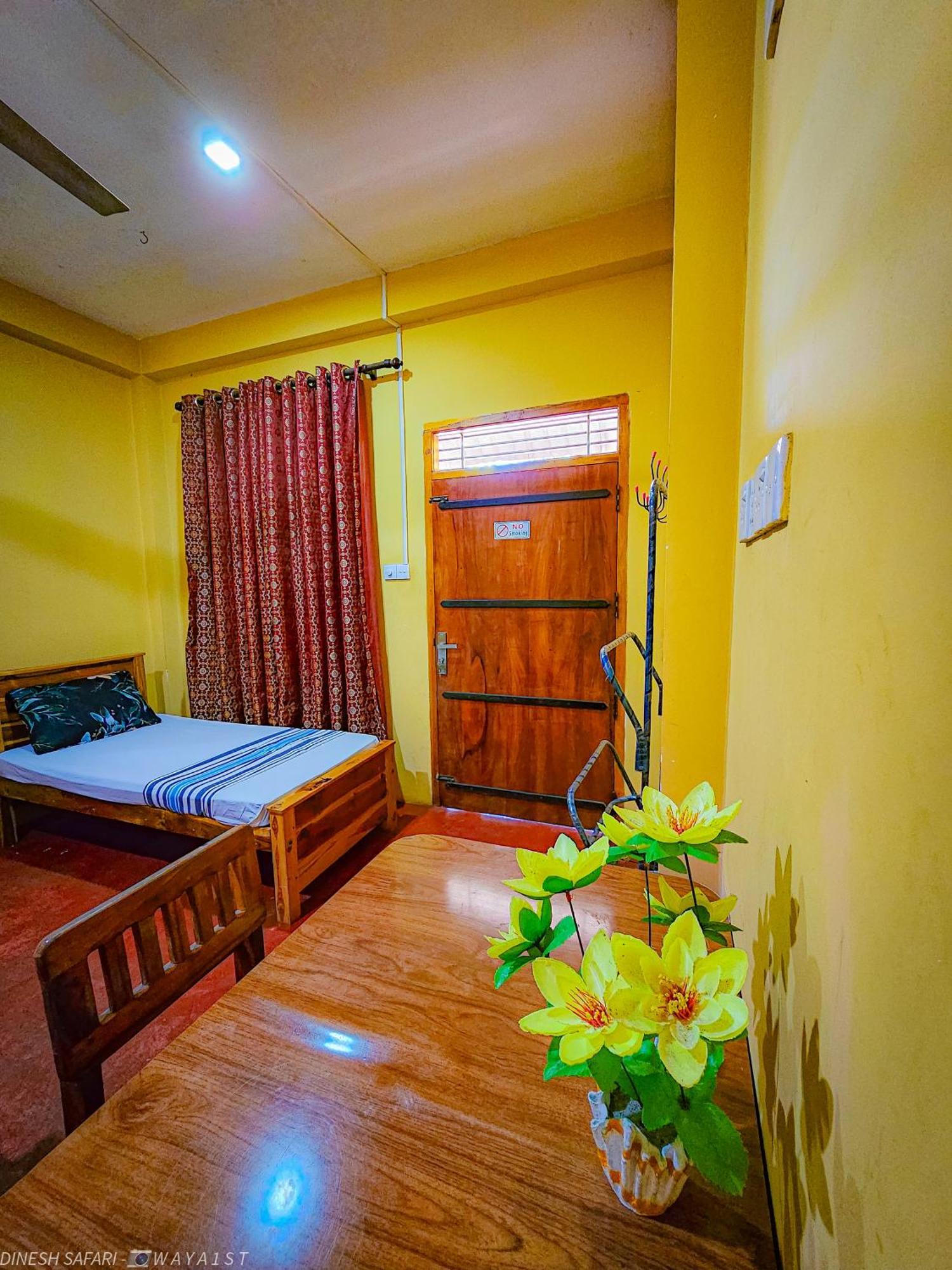 Dinesh Safari Homestay اوداوالاوي المظهر الخارجي الصورة