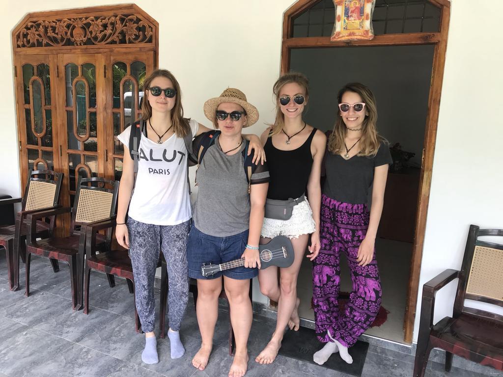 Dinesh Safari Homestay اوداوالاوي المظهر الخارجي الصورة